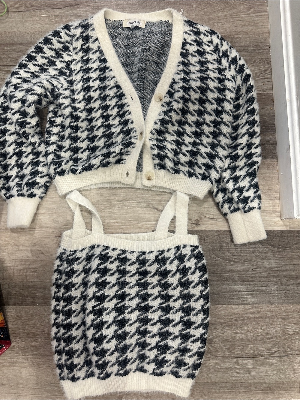 Cozy Houndstooth Knit Skirt in Black & White